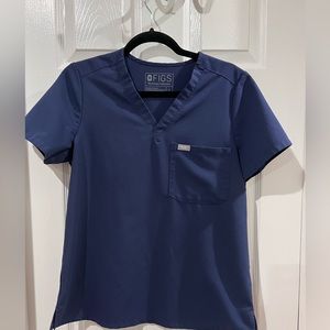 Women’s FIGS Catarina - SMALL - 1 pocket scrub top -navy blue
